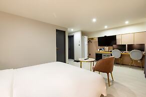 Brown Dot Hotel Minam