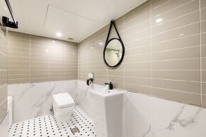 Brown Dot Hotel Minam