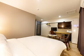 Brown Dot Hotel Minam