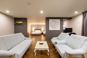 Brown Dot Hotel Minam