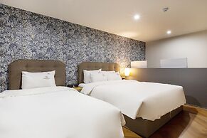 Brown Dot Hotel Minam