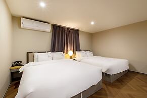 Brown Dot Hotel Minam