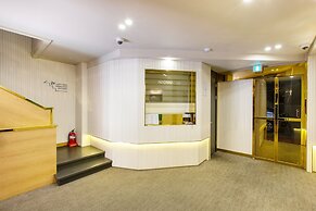 Brown Dot Hotel Minam