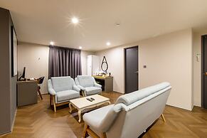 Brown Dot Hotel Minam