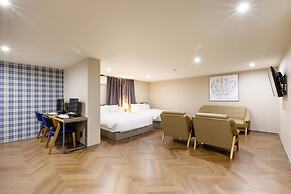 Brown Dot Hotel Minam