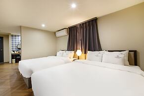 Brown Dot Hotel Minam