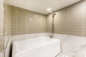 Brown Dot Hotel Minam