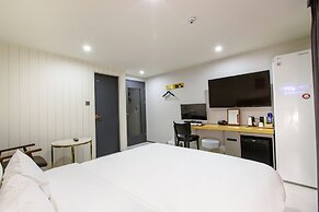 Brown Dot Hotel Minam