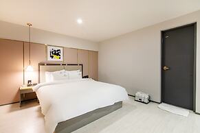 Brown Dot Hotel Minam