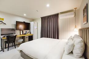 Brown Dot Hotel Minam