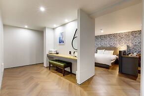 Brown Dot Hotel Minam