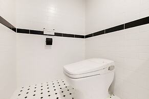 Brown Dot Hotel Minam