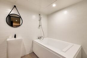 Brown Dot Hotel Minam