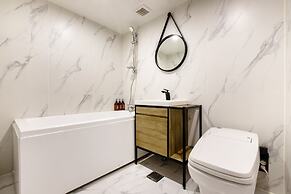 Brown Dot Hotel Minam