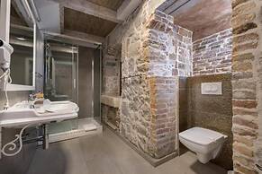 Historic Plaza Varos - Adults Only