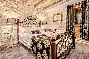 Historic Plaza Varos - Adults Only