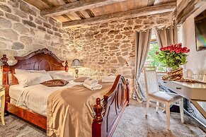 Historic Plaza Varos - Adults Only