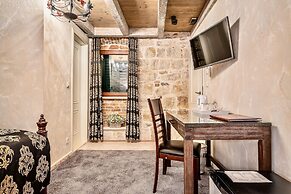 Historic Plaza Varos - Adults Only