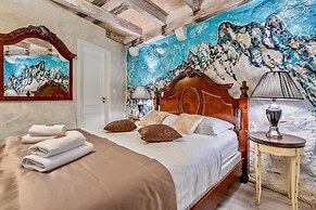 Historic Plaza Varos - Adults Only