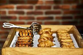 Holiday Inn Express Warsaw - The HUB by IHG