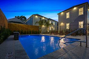 5 Bedroom Apartment near French Quarter by Hosteeva