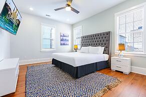 5BR Steps to St. Charles by Hosteeva