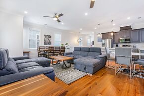 5BR Steps to St. Charles by Hosteeva