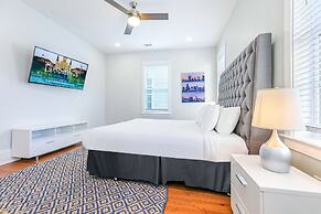 5BR Steps to St. Charles by Hosteeva