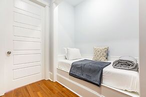 5BR Steps to St. Charles by Hosteeva