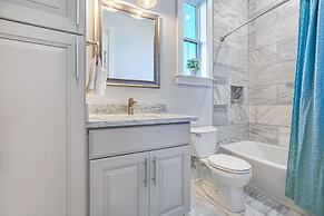 5BR Steps to St. Charles by Hosteeva
