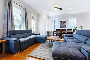 5BR Steps to St. Charles by Hosteeva