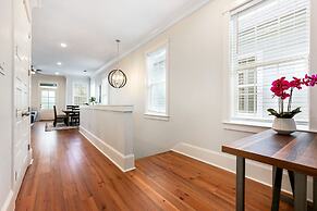 5BR Steps to St. Charles by Hosteeva