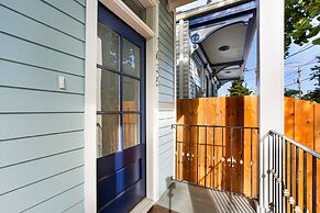 Stunning Modern 5BR by Hosteeva