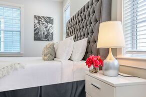 Stunning Modern 5BR by Hosteeva