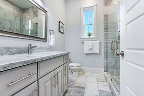 Stunning Modern 5BR by Hosteeva