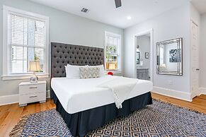 Stunning Modern 5BR by Hosteeva