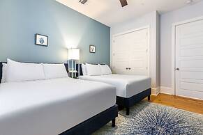 Stunning Modern 5BR by Hosteeva