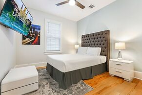 Stunning Modern 5BR by Hosteeva