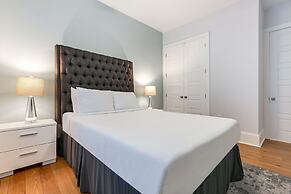 Stunning Modern 5BR by Hosteeva