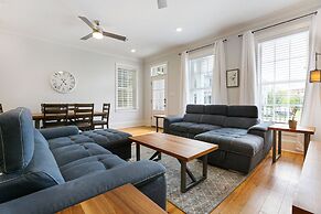 Pristine Brand New 5BR by Hosteeva