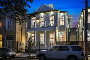 Pristine Brand New 5BR by Hosteeva