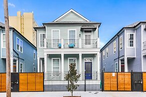 Pristine Brand New 5BR by Hosteeva