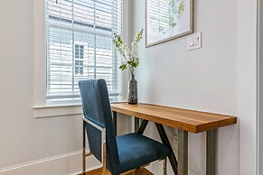 Spacious 5BR Urban Retreat by Hosteeva