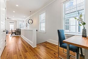 Spacious 5BR Urban Retreat by Hosteeva