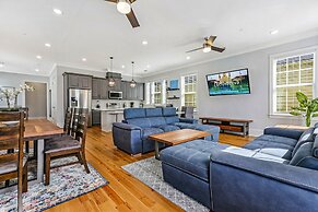 Spacious 5BR Urban Retreat by Hosteeva