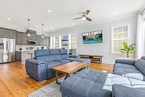 Spacious 5BR Urban Retreat by Hosteeva