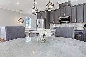 Spacious 5BR Urban Retreat by Hosteeva