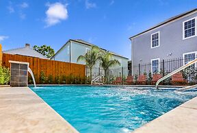 Spacious 5BR Urban Retreat by Hosteeva