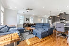 Spacious 5BR Urban Retreat by Hosteeva