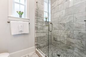 Brand New 4 BR w Pool by Hosteeva